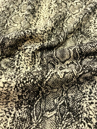 Kígyómintás elasztikus jacquard szövet