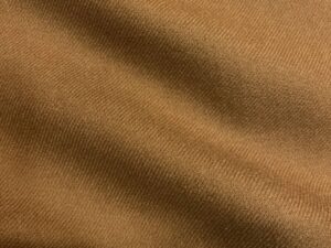 Camel színű gyapjú szövet