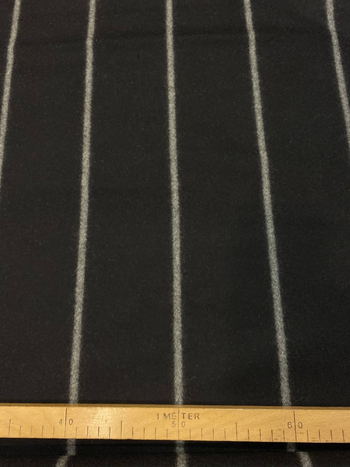 Fekete csíkos kabátszövet - Image 2