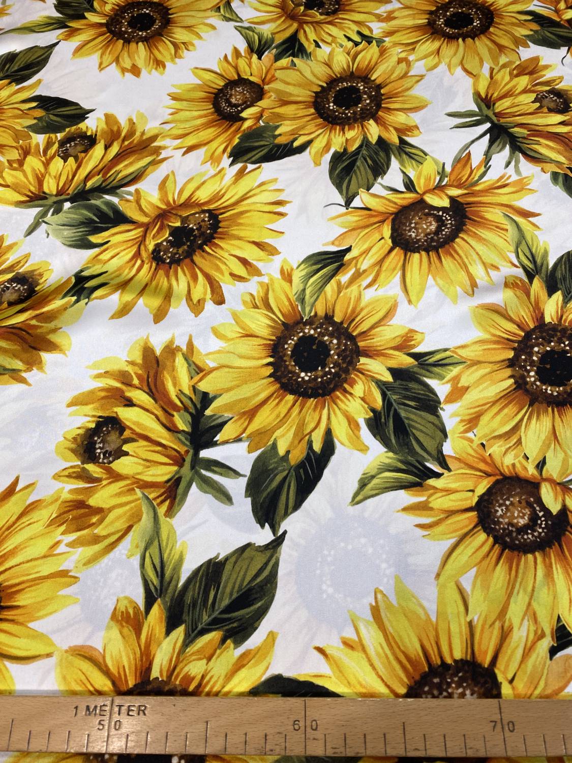 Napraforgó mintás hernyóselyem szatén