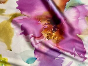 Virágmintás elasztikus hernyóselyem szatén