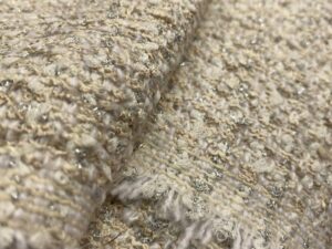 Pailletta- és aranyszálas couture buklé