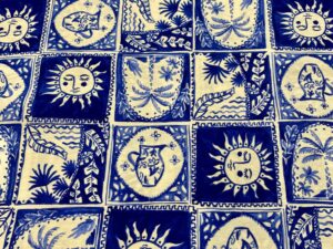 Kék-fehér mediterrán csempe mintás viszkóz flokon