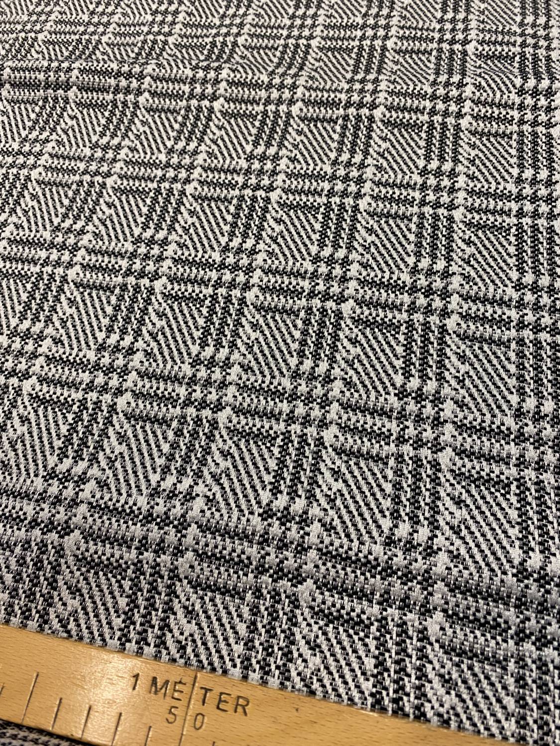 Eszterházy kockás fémszálas Chanel buklé - Image 2