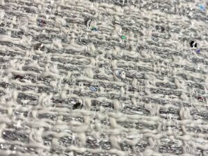 Ezüstfényű Chanel buklé- Ice-silver