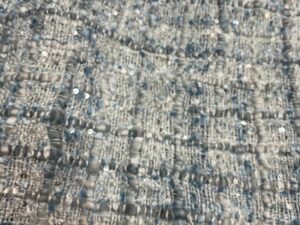 Jégkék–ezüst lurex szálas noppos buklé szövet