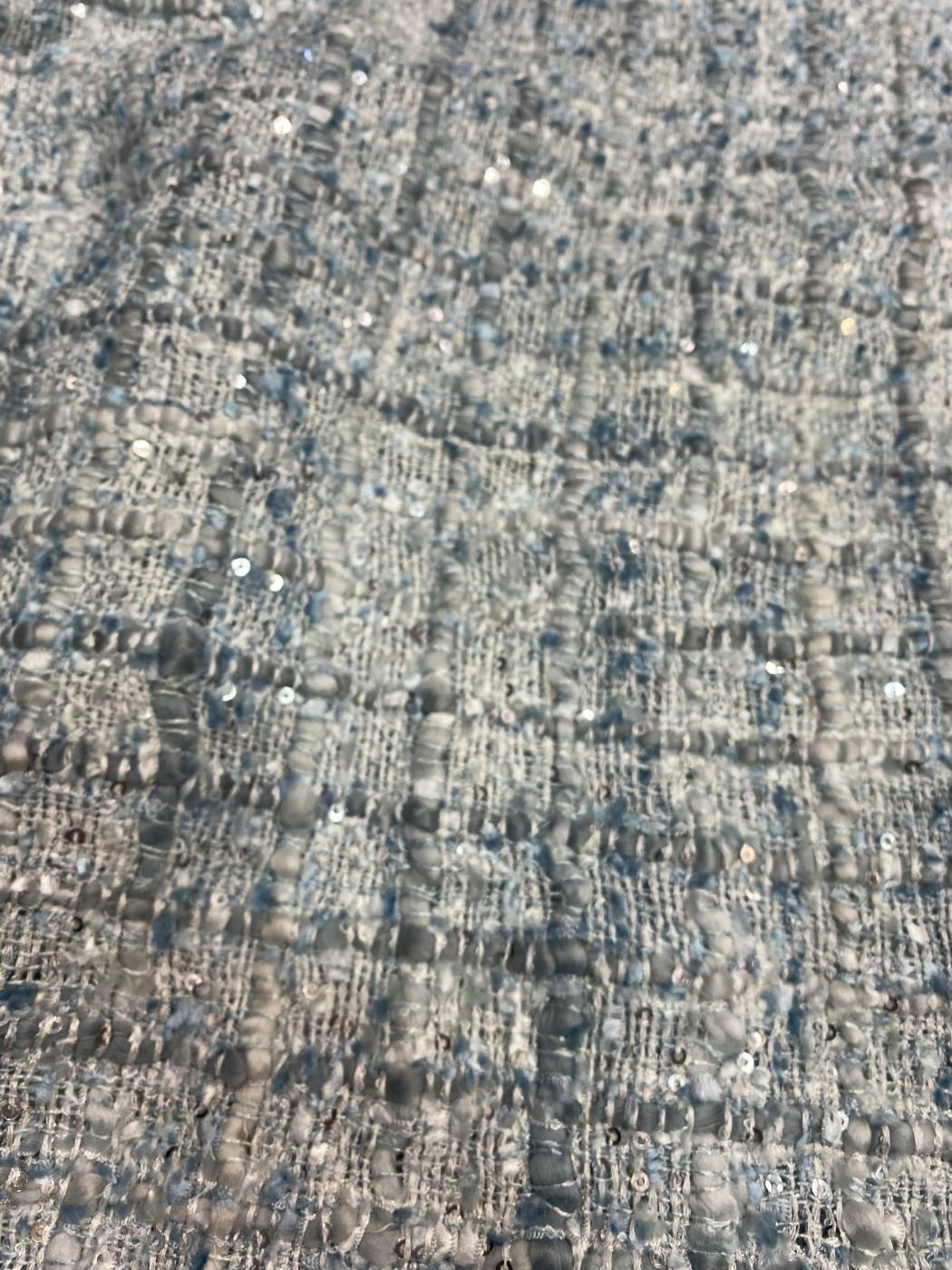 Jégkék–ezüst lurex szálas noppos buklé szövet