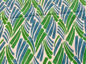 Zöld–kék geometrikus levélmintás viszkóz flokon