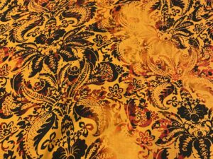 Barokk–indiai paisley mintás viszkóz szatén