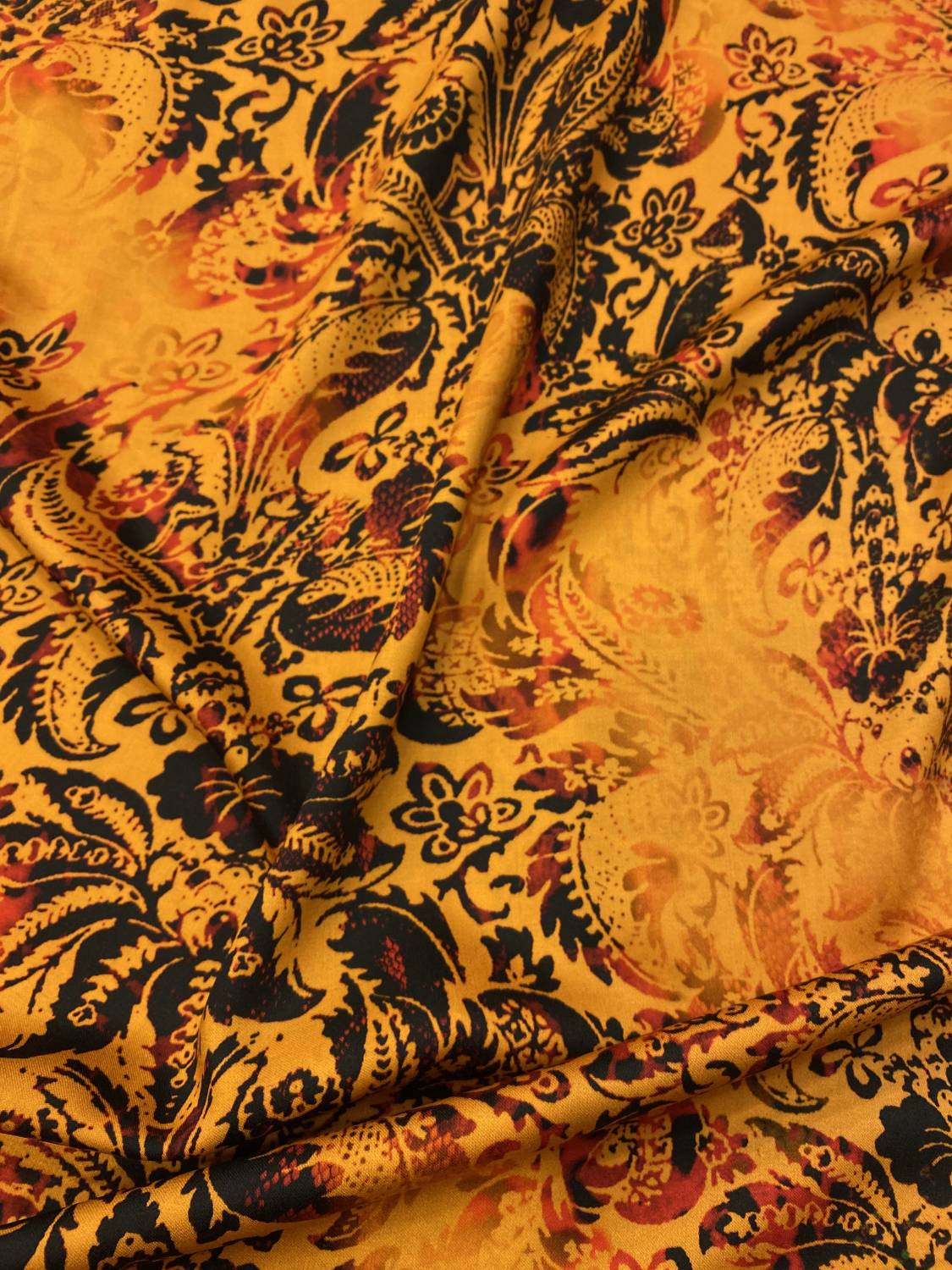 Barokk–indiai paisley mintás viszkóz szatén - Image 2