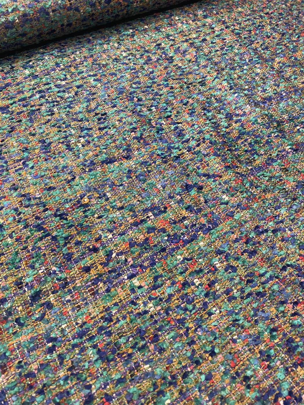 Smaragdzöld–éjkék aranyszálas Chanel buklé - Image 2