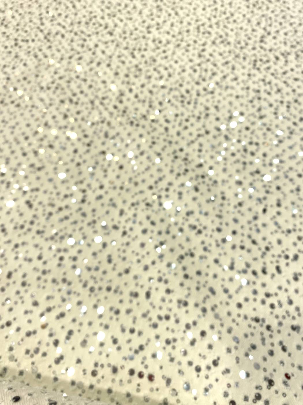 Elasztikus paillettás olasz farmer – törtfehér - Image 2