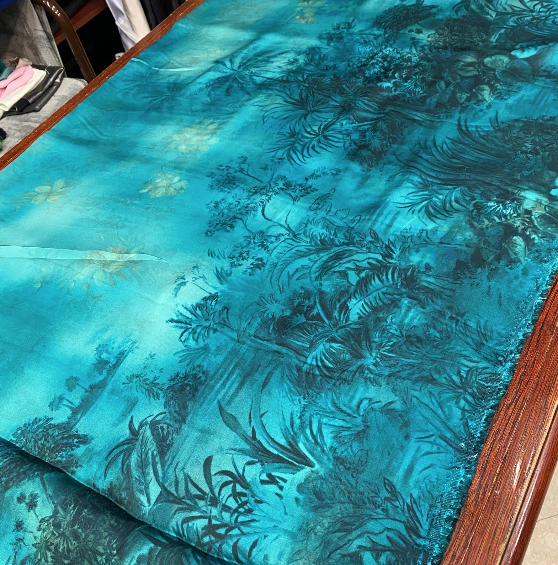 Petrol bordűrmintás olasz viszkóz szatén