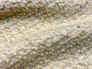 Vajszínű pailletás Chanel buklé