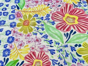 Fehér alapon pasztell virágmintás olasz pamut puplin