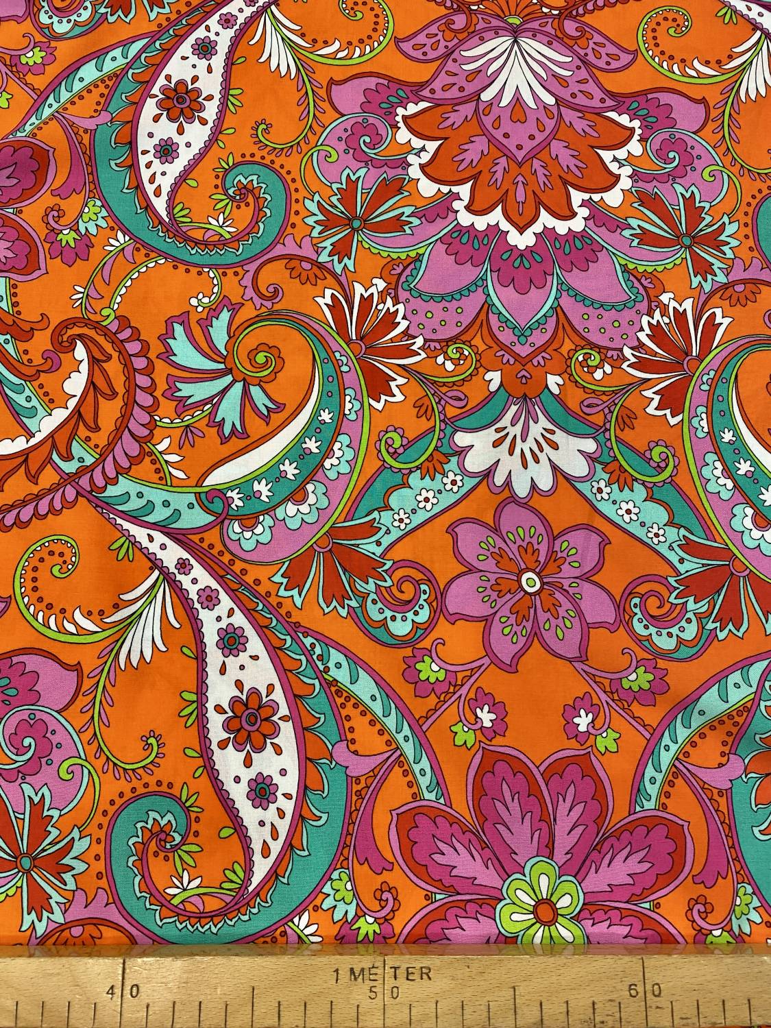 Narancs alapon kasmírmintás viszkóz flokon