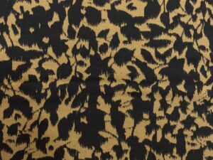 Mogyoró-fekete absztrakt állatmintás viszkóz flokon