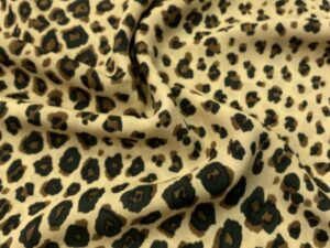 Aranyhomok leopárd mintás viszkóz zsorzsett