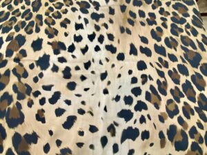 Sivatagi elegancia – leopárd mintás viszkóz flokon