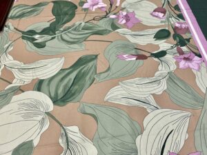 Nagymintás levél- és virágmintás viszkóz flokon