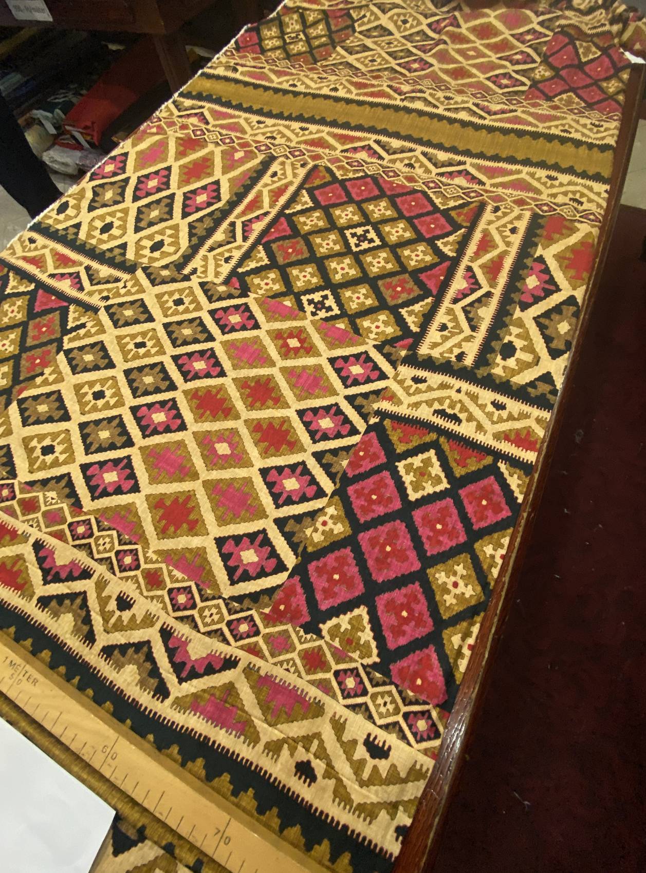 Etnikus geometrikus mintás viszkóz flokon - Image 2