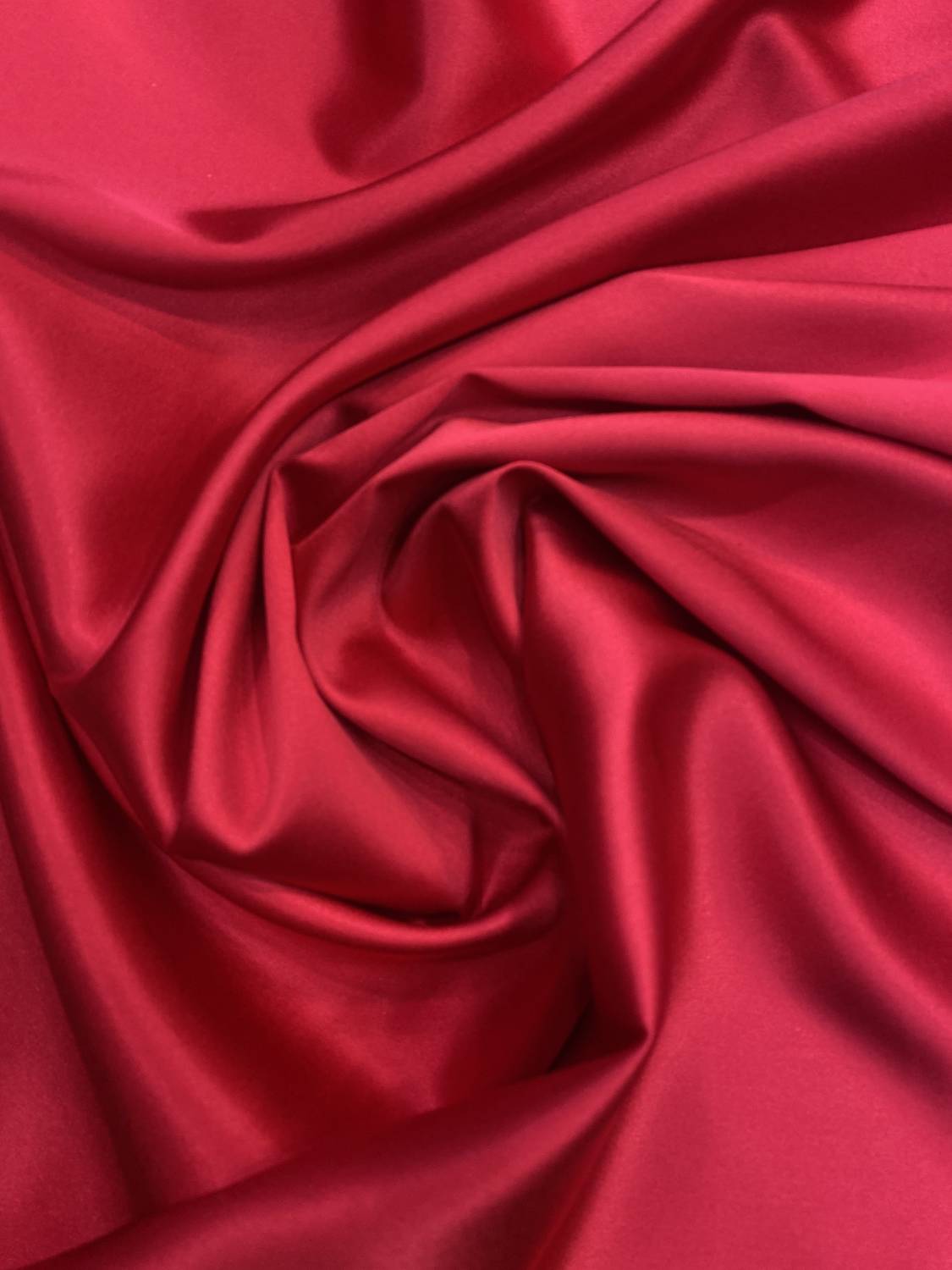 Bíbor fukszia elasztikus olasz hernyóselyem szatén – exkluzív, selymes fényű ruhaanyag