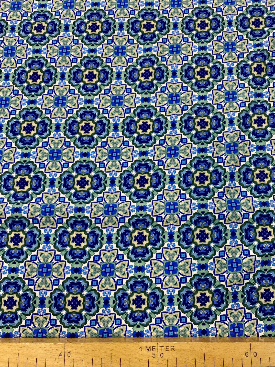 Kék-zöld geometrikus virágmintás viszkóz flokon