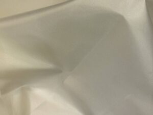 Prémium ekrü hernyóselyem organza – elegáns, áttetsző selyem