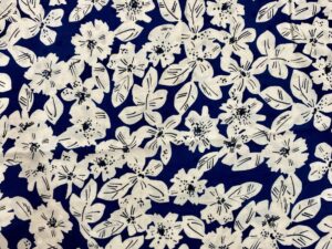 Kék alapon apró virágmintás viszkóz flokon