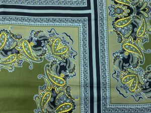 Olívazöld keretes paisley mintás viszkóz flokon