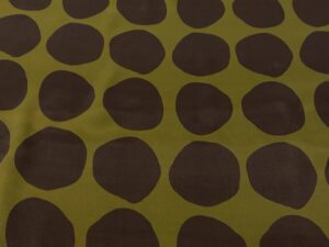 Olívazöld, modern barna pöttyös elasztikus olasz hernyóselyem