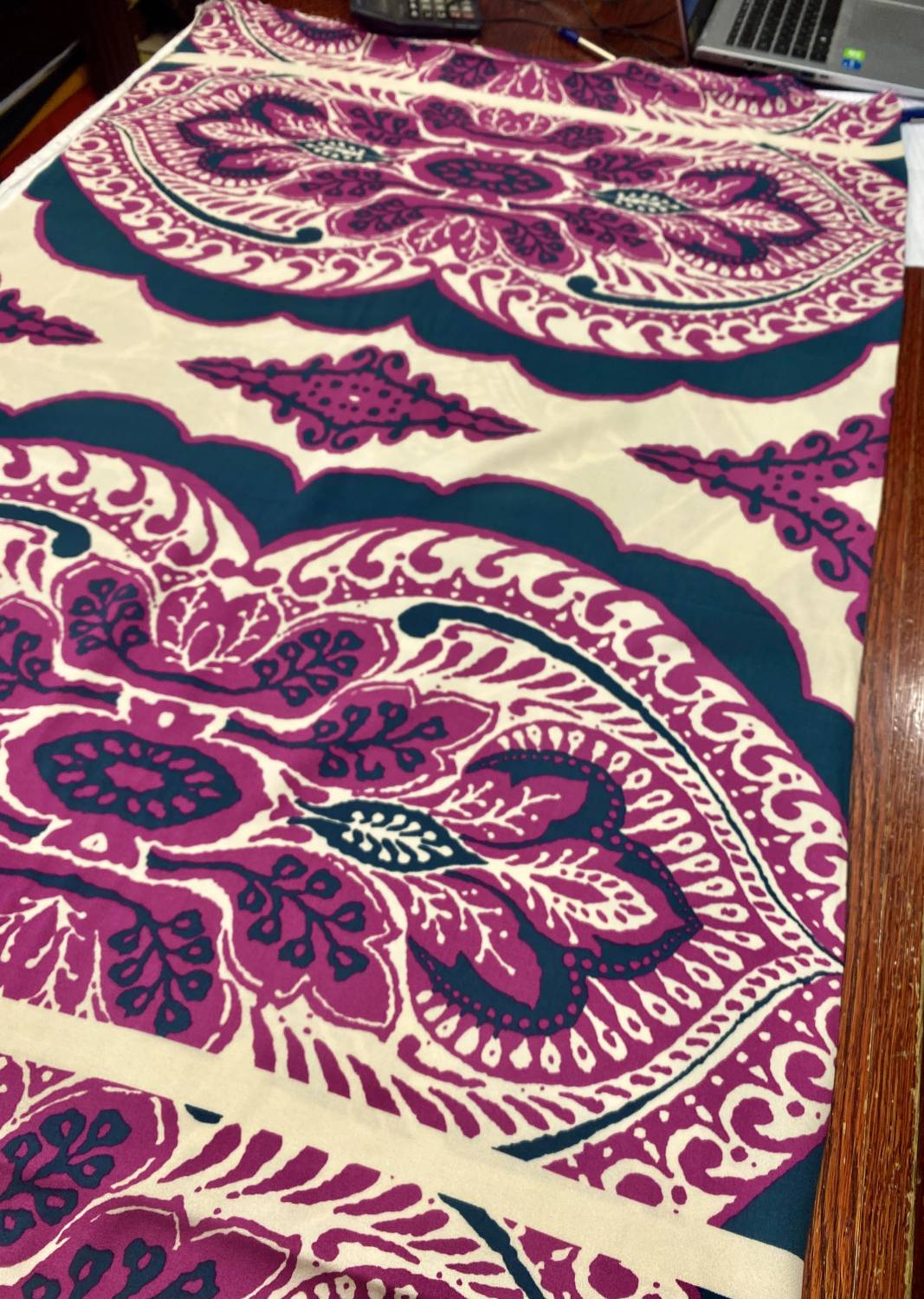 Mandala jellegű, bordó mintás viszkóz flokon - Image 2