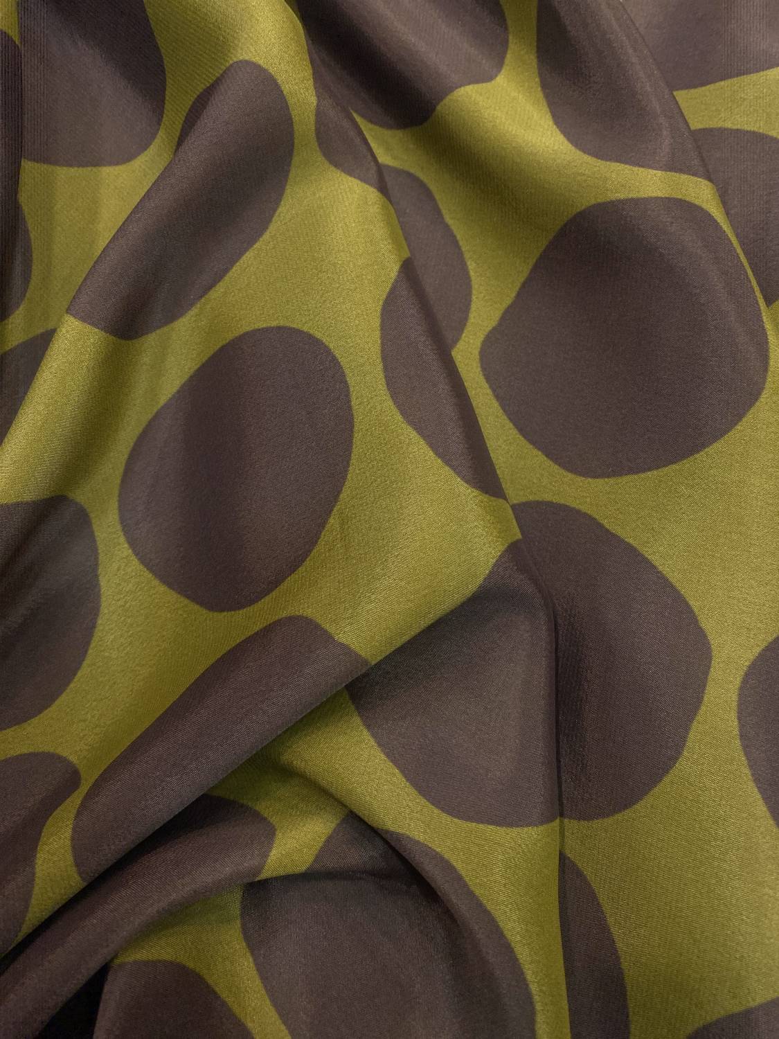 Olívazöld, modern barna pöttyös elasztikus olasz hernyóselyem - Image 2