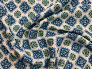 Türkiz–zöld díszmotívumos olasz viszkóz flokon