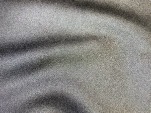 Fémes hatású sötétszürke elasztikus ruhaanyag