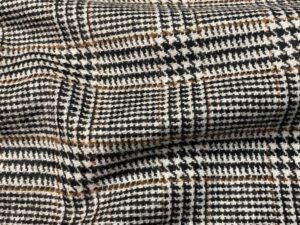 Fekete-fehér Eszterházy-kockás gyapjúszövet barna csíkozással