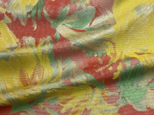 Korall–citromsárga virágmintás jacquard szövésű olasz brokát