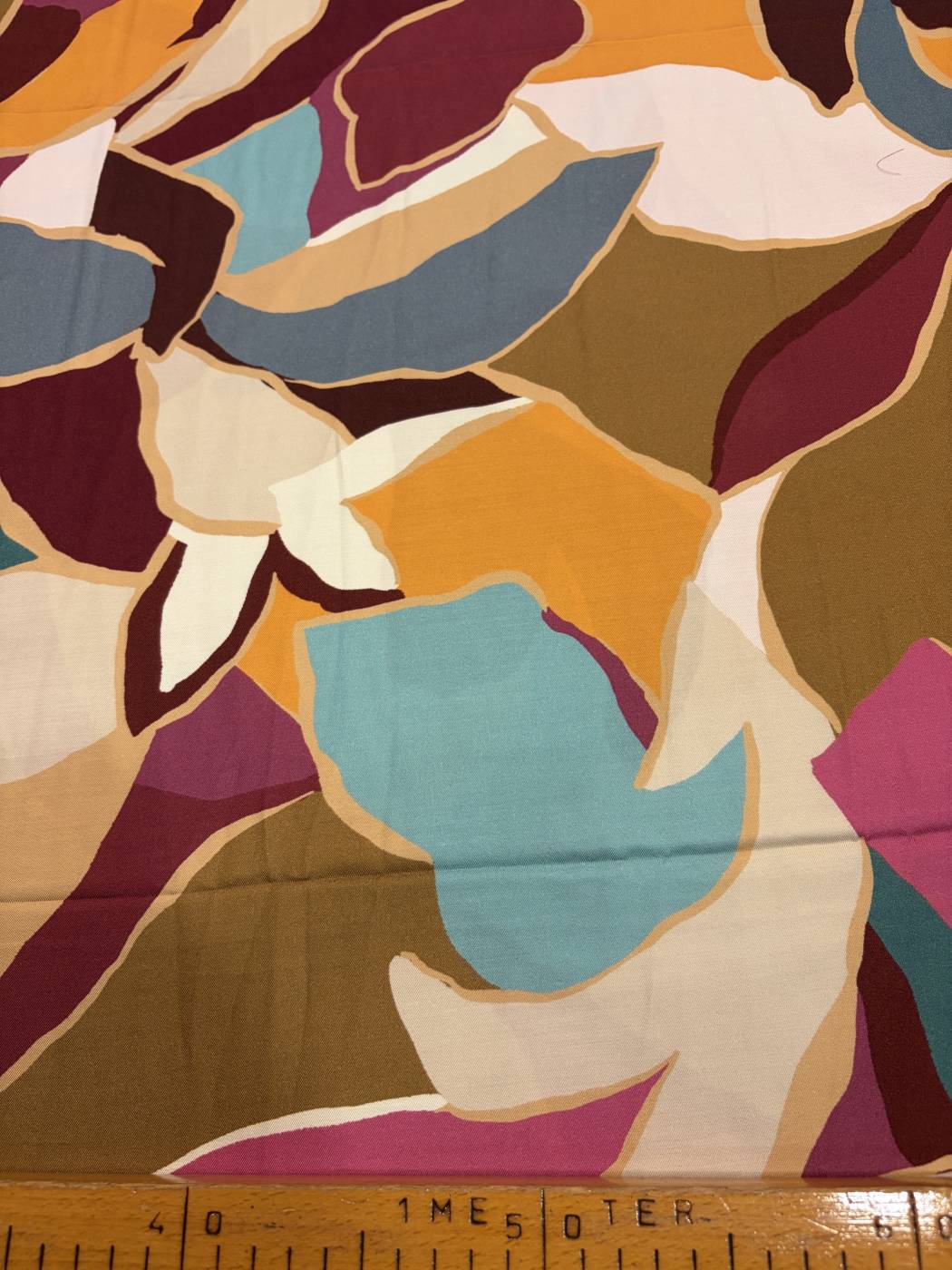 Absztrakt multikolor viszkóz flokon modern levélmintával - Image 2