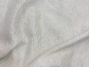 Törtfehér gyűrt hatású taft