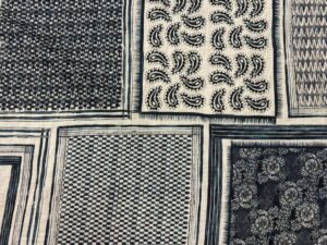 Patchwork mintás viszkóz flokon – kékes- fehér színvilág